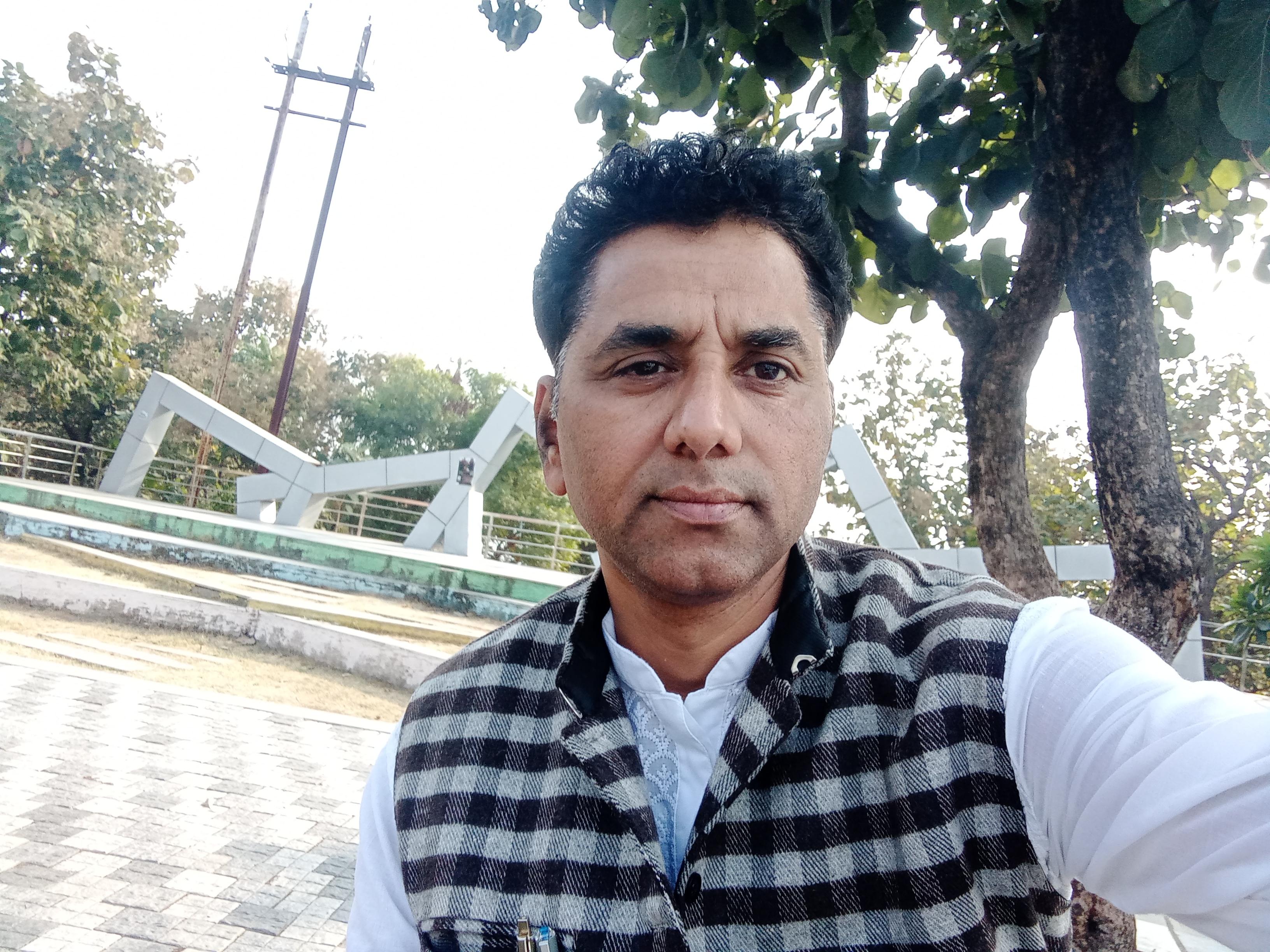 Kango, Naveen