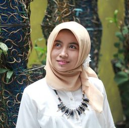 Wulandari, Ratna Dwi